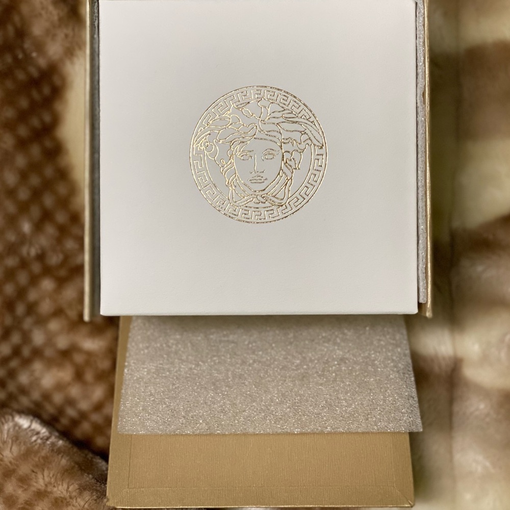 Versace - Picture 12 of 14